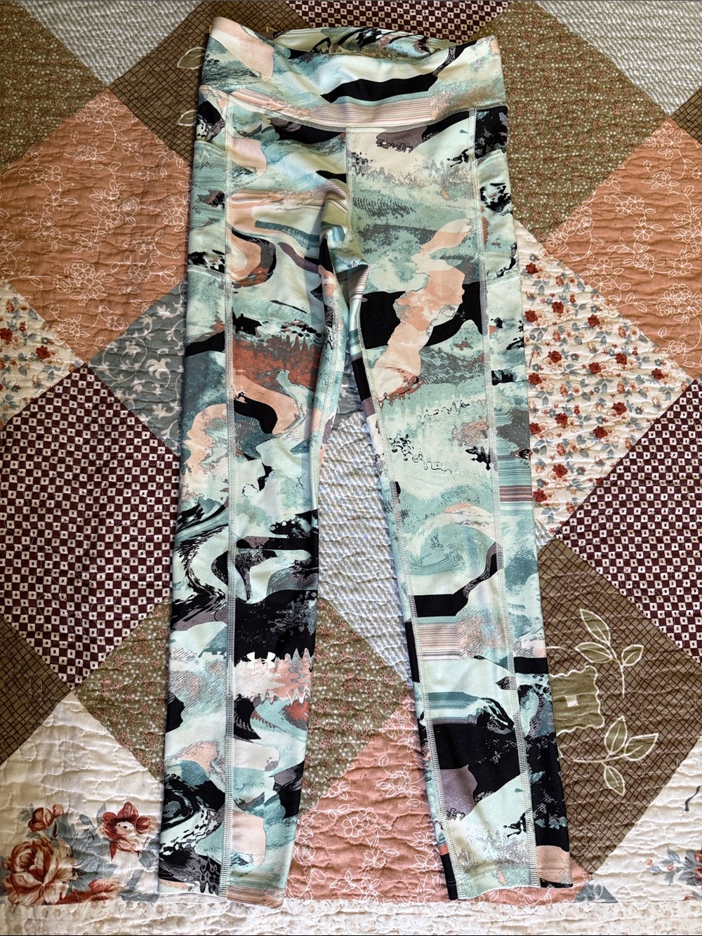 Under Armour women’s athletic Leggings size small
